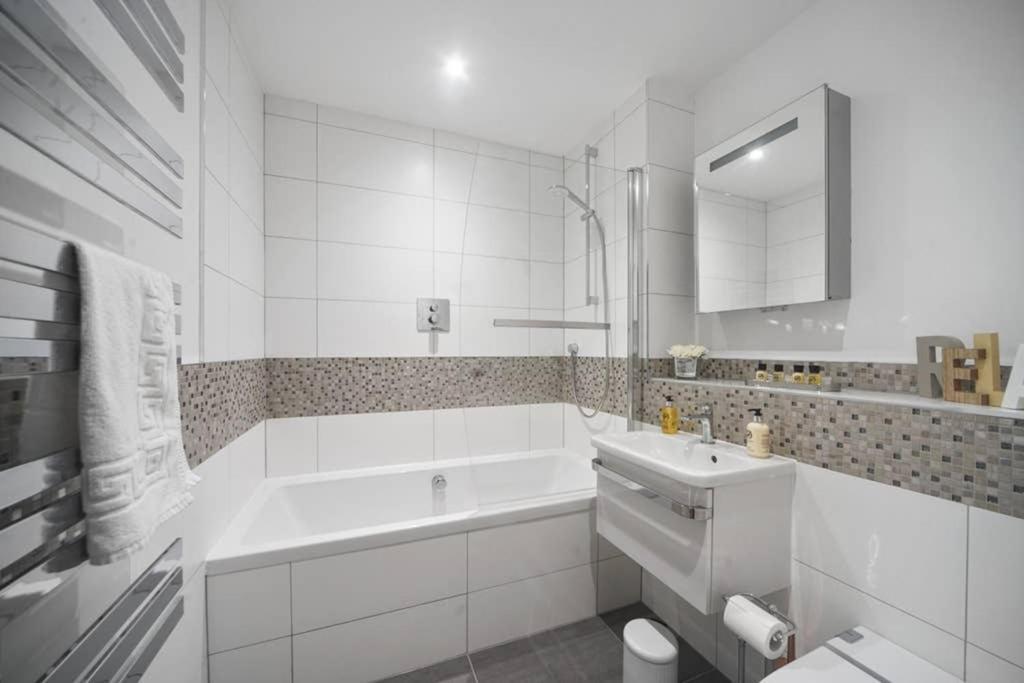 Flat 3 Bridge House Διαμέρισμα Staines-upon-Thames Εξωτερικό φωτογραφία